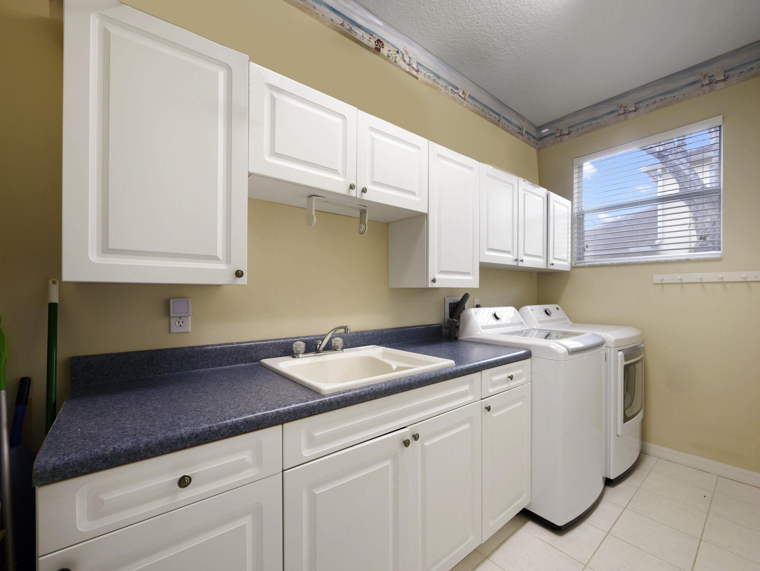 16-print-808 Palmetto Terrace in Oviedo, Fl 32765. This 5 Bedroom Pool Home Offers 3,168 Square Feet, Major Upgrades, and Top Seminole County Schools. | Luxury Orlando Homes for Sale | Daniel Wilson Remax Orlando Real Estate Expert 808 Palmetto Terrace in Oviedo, FL 32765. This 5 bedroom pool home offers 3,168 square feet, major upgrades, and top Seminole County schools.